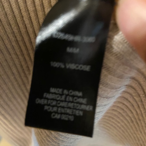 Cream lightweight long sweater size medium - Picture 10 of 11